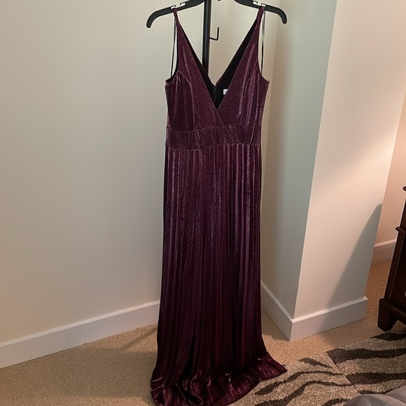 💕HP!💕 Dress the Population medium gown - Picture 2 of 16